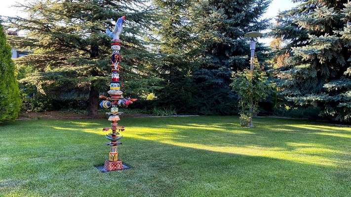 Shaman Totemler Serisi, 193 x 66 x 45 cm, Stoneware çamur, oksit- sır ile dekorlama, Majolika Teknik, 2020