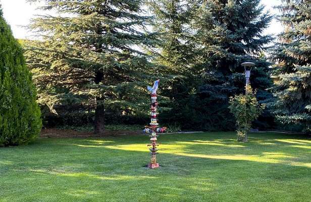 Shaman Totemler Serisi, 193 x 66 x 45 cm, Stoneware çamur, oksit- sır ile dekorlama, Majolika Teknik, 2020