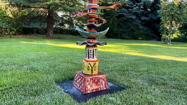Shaman Totemler Serisi, 193 x 66 x 45 cm, Stoneware çamur, oksit- sır ile dekorlama, Majolika Teknik, 2020